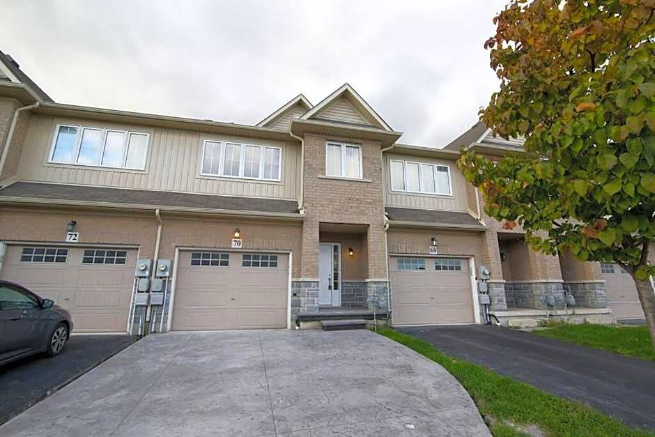 Executive 3 Bedroom townhouse close to the Lake