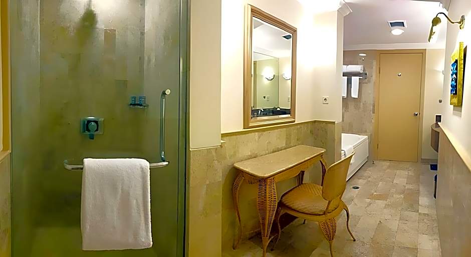 Aryaduta Lippo Village