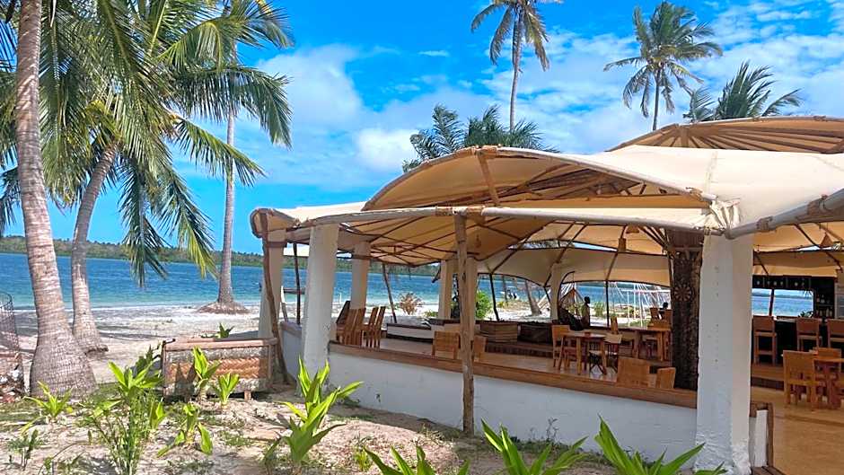 Basecamp Mafía Island