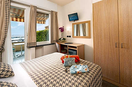 Classic Single Room with Balcony and Sea View