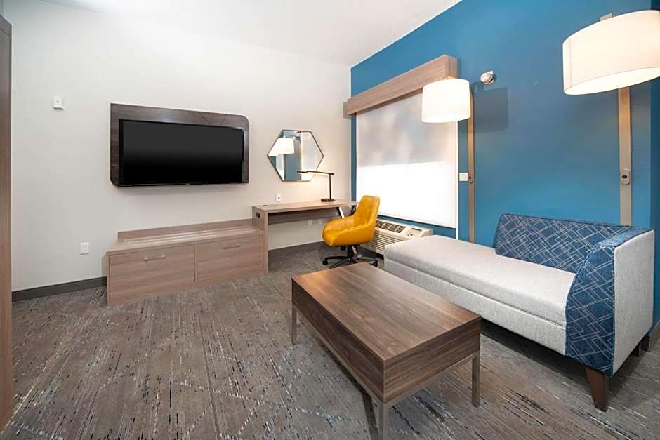 Holiday Inn Express Hotel & Suites Indianapolis - East By IHG