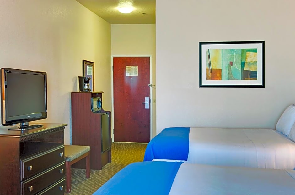 Holiday Inn Express Delano Highway 99, an IHG Hotel