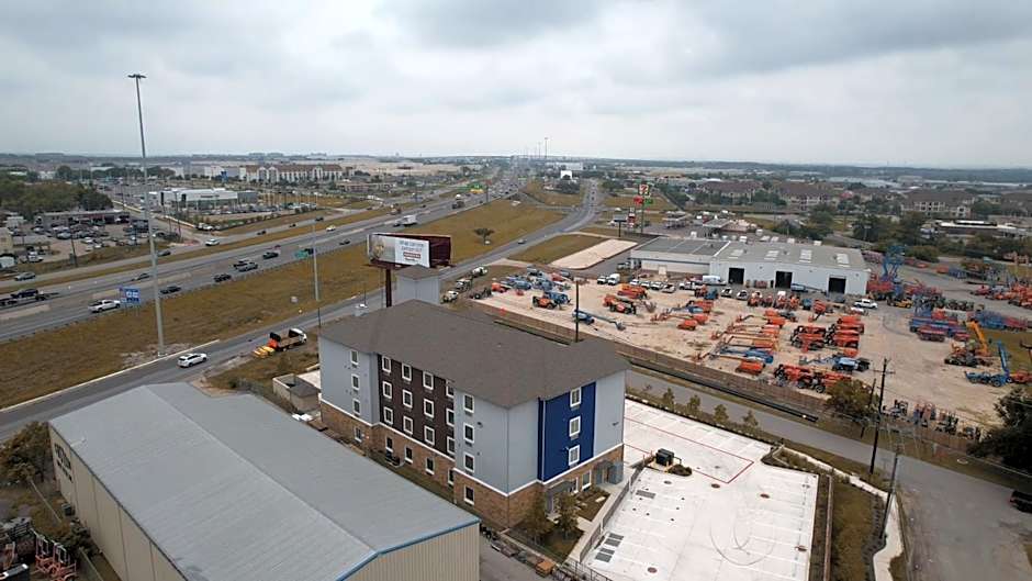 Texas Bungalows Hotel and Hotel Que at i35 Austin Pflugerville
