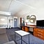 Econo Lodge Inn & Suites Waterloo