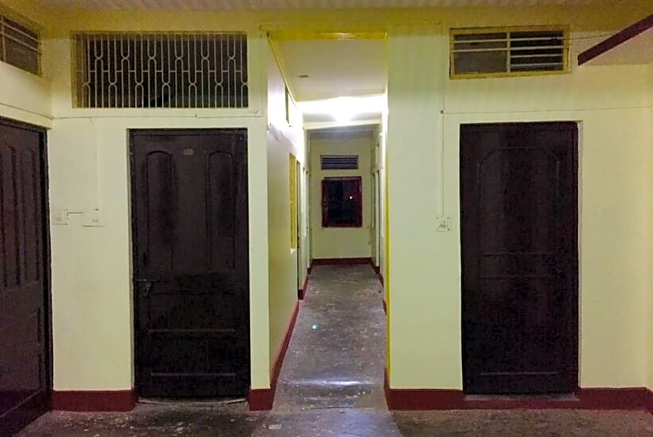 Goroomgo Shanti Guest House Near Kashi Vishwanath Temple Varanasi