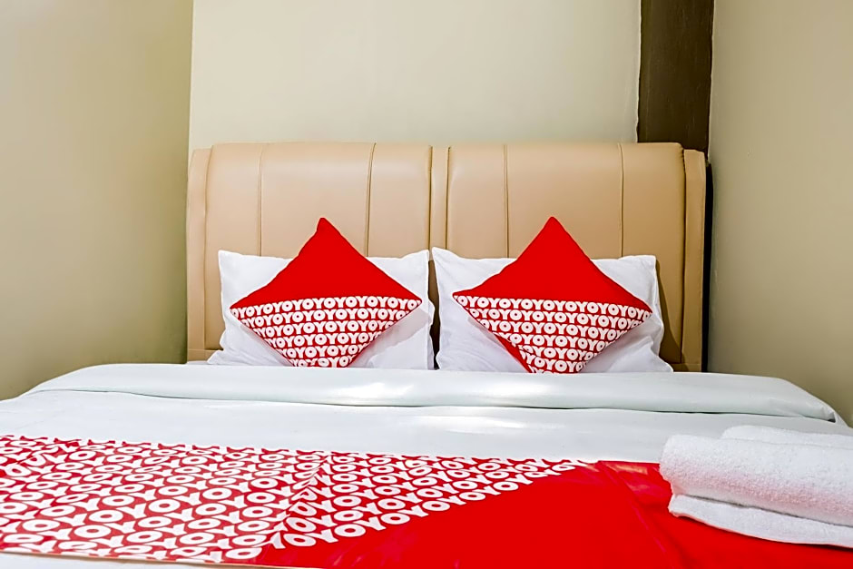 Vaccinated Staff - OYO 3046 Homestay Syariah Imah