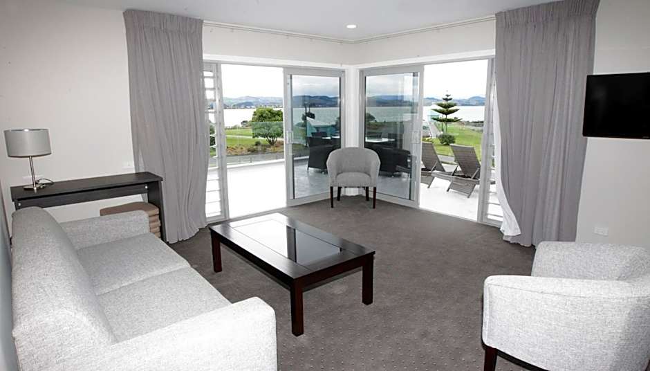 East Pier Hotel