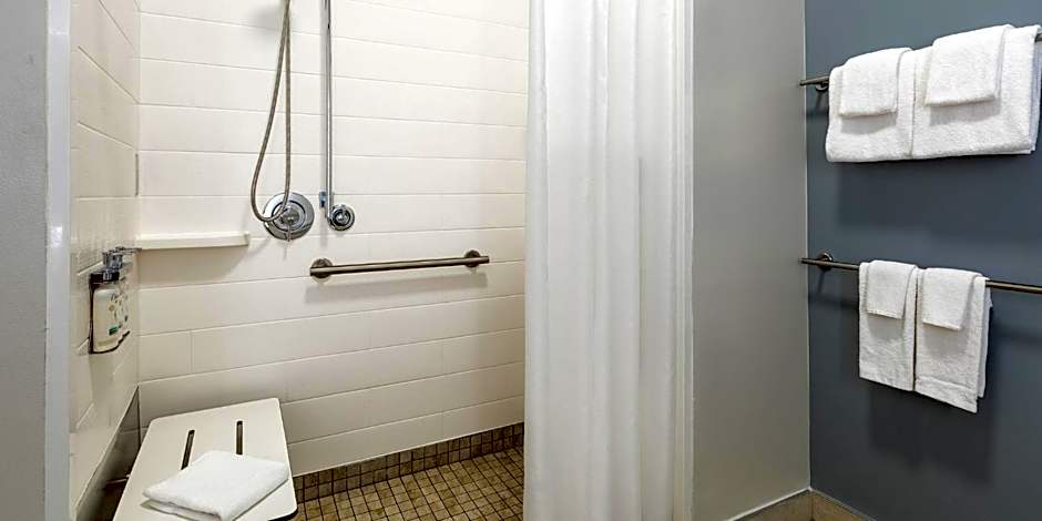 Holiday Inn Express & Suites Greenwood North By IHG