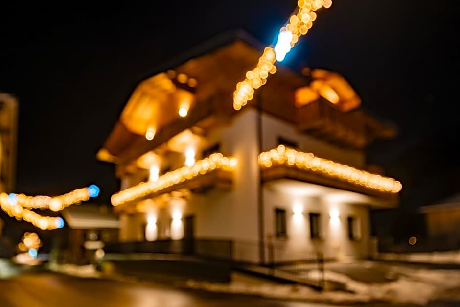 RIVERSIDE RAURIS APARTMENTS