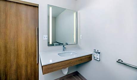 Standard King Room with Mobility Accessible Tub