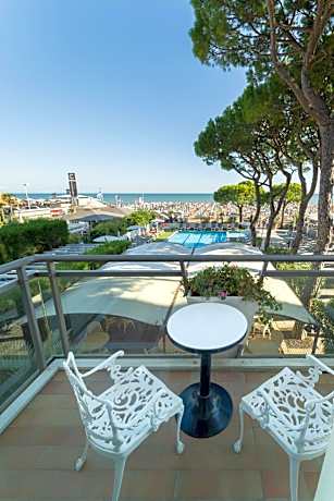 Superior Junior Suite with Balcony and Sea View