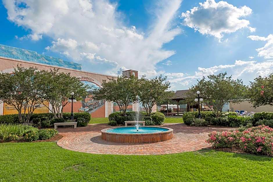 Days Inn & Suites by Wyndham Jennings