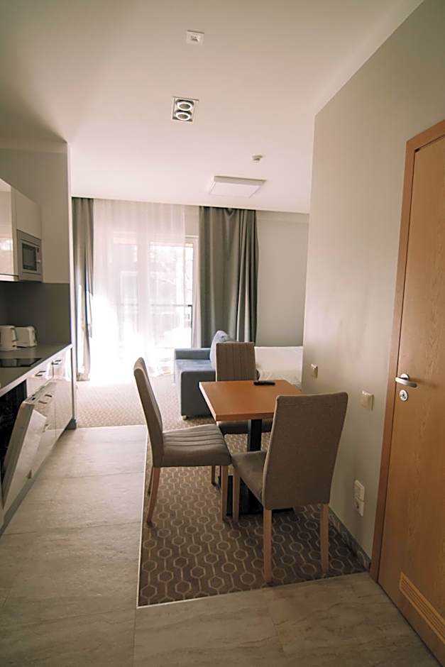 Merepargi ApartHotel & Cafe