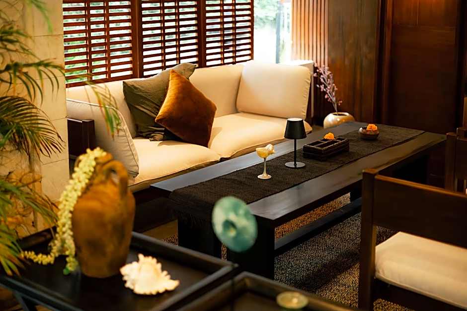 Fourteen Roses Beach Hotel