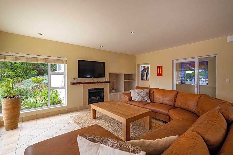 Gemini Villa - Solar Powered Pool & Near Beach