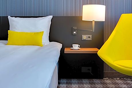 Standard Room (1 King Bed)