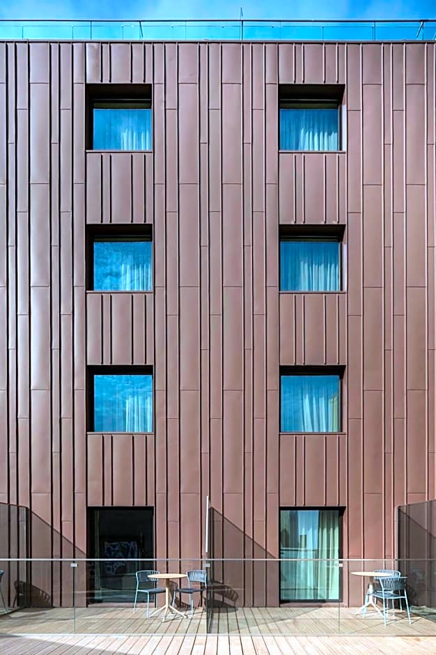 Wine & Books Porto Hotel