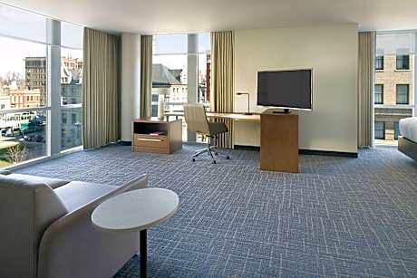 Larger Studio, 1 King, Sofa bed, City view, Corner room