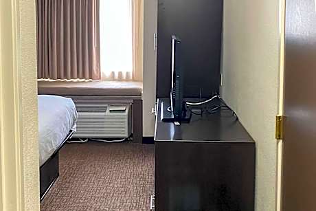 1 Queen Bed, Nonsmoking, Accessible