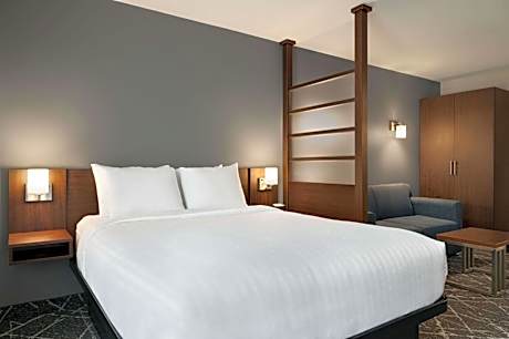 Queen Room - Non-Smoking