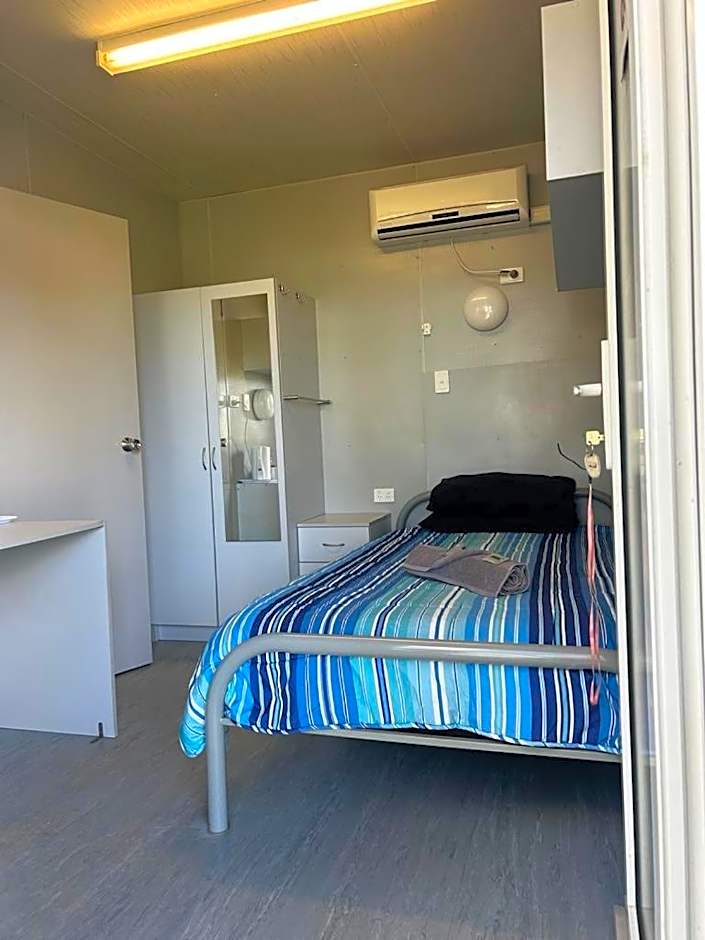 gundy pub & caravan park