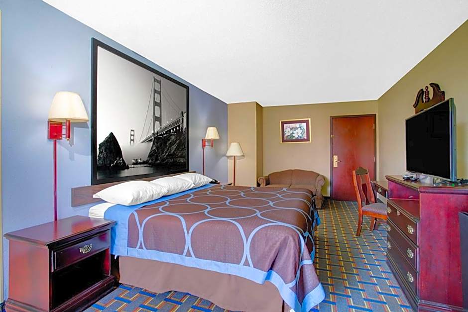 Super 8 by Wyndham Booneville