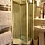 Le Petit Hotel