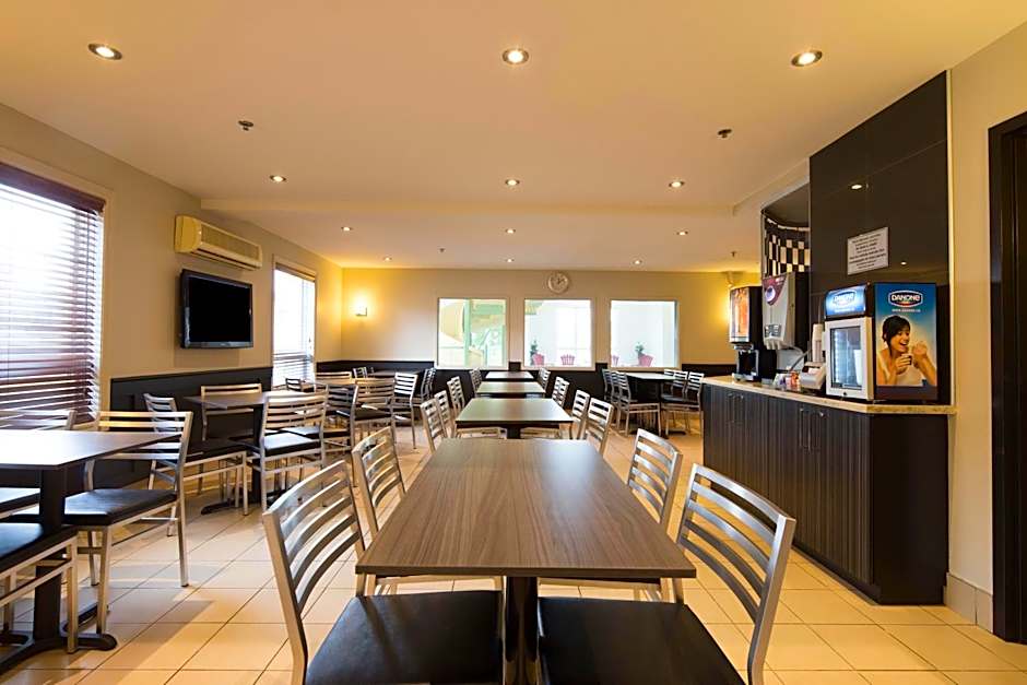 Super 8 by Wyndham Quebec City