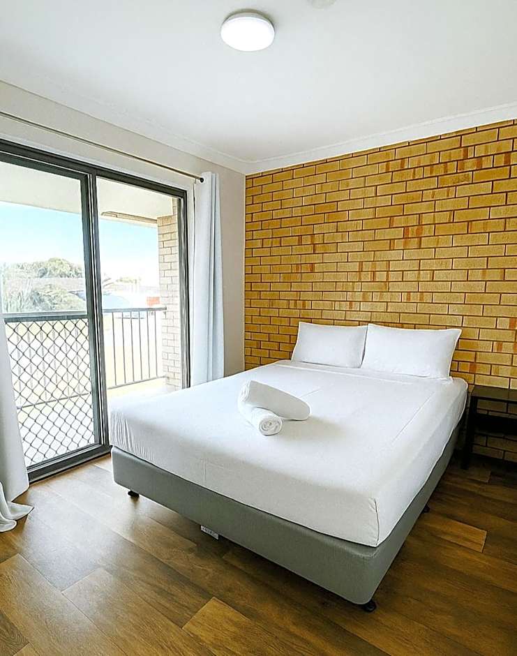 2 Bedroom Apartment — 6 fotoğraftan 1. fotoğraf