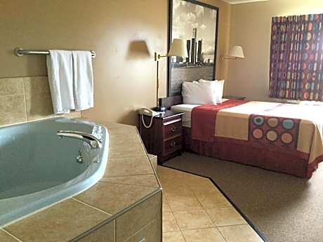 Deluxe Queen Studio Suite - Non-Smoking