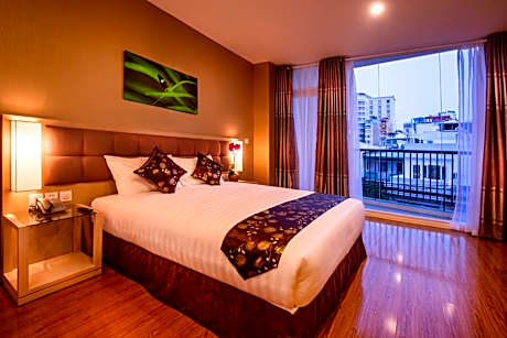 Premier Deluxe Balcony Double Room