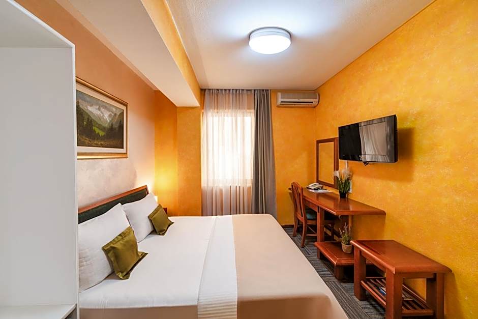 Foto 1 dari 28 — Double Room