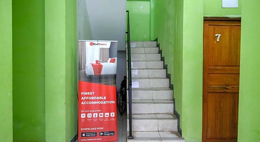 RedDoorz near Politeknik Manado