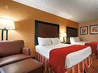 Clarion Pointe Independence - Kansas City