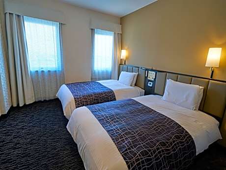 Twin Room - Smoking - Breakfast Included