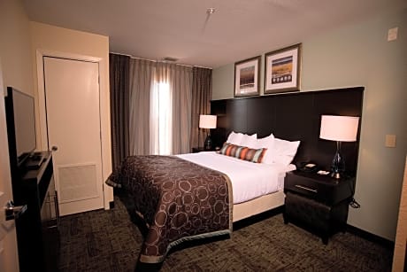 Two-Bedroom Suite with Two Bathrooms and Mobility Accessible Tub - Non-Smoking