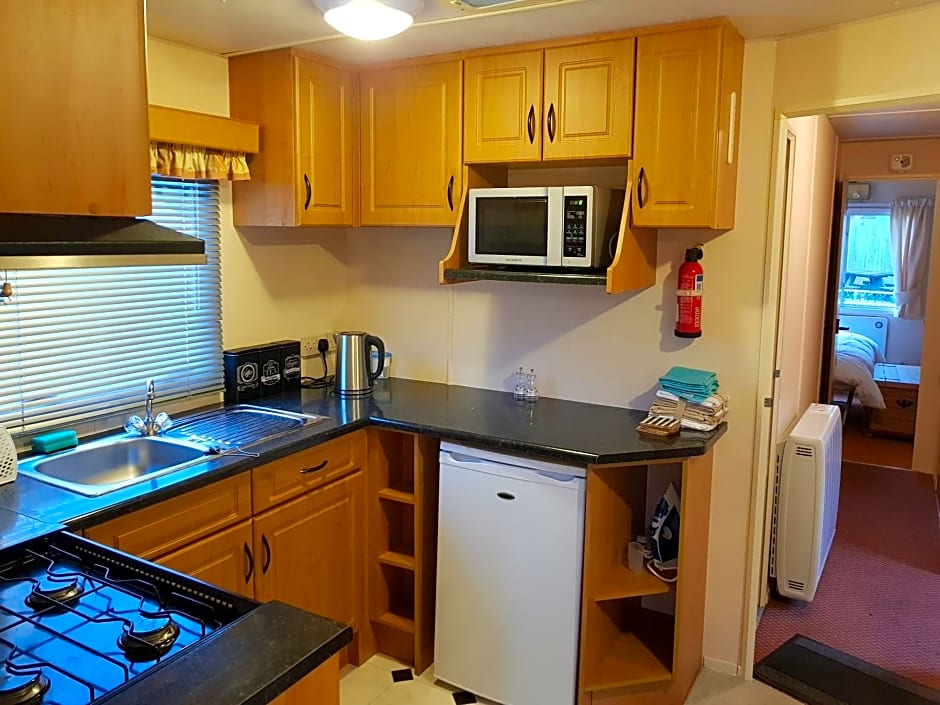 the jackdaw pub SELF CATERING STATIC CARAVAN free breakfast supplied