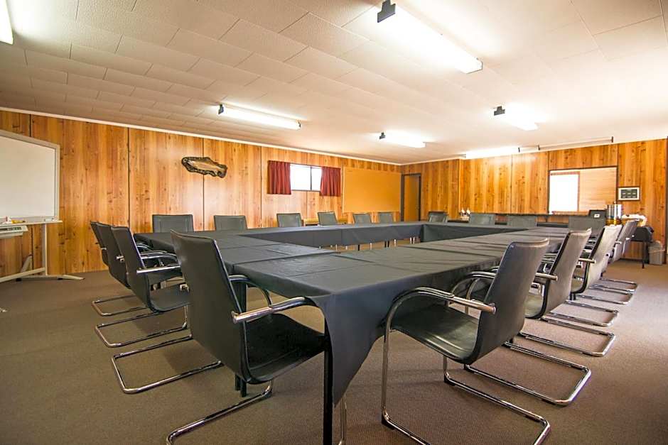 Parklands Motorlodge & Holiday Park