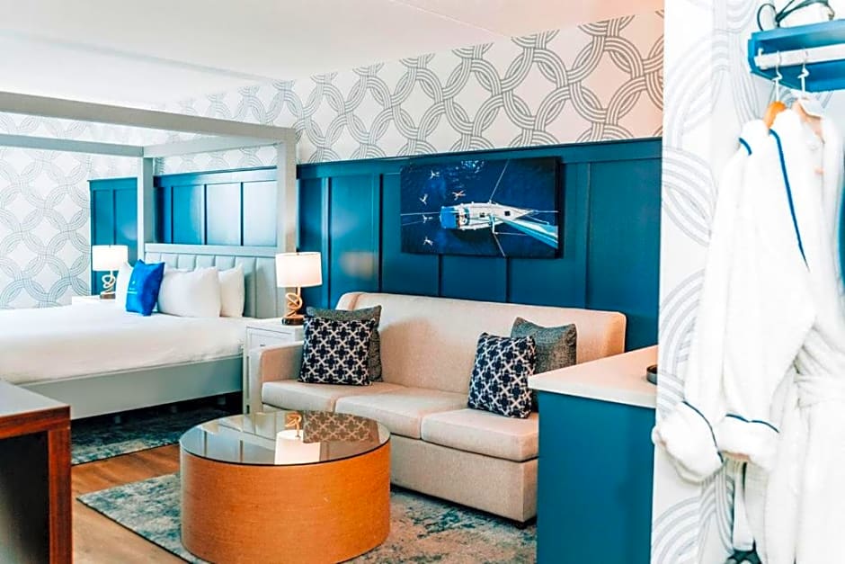 Salem Waterfront Hotel & Suites