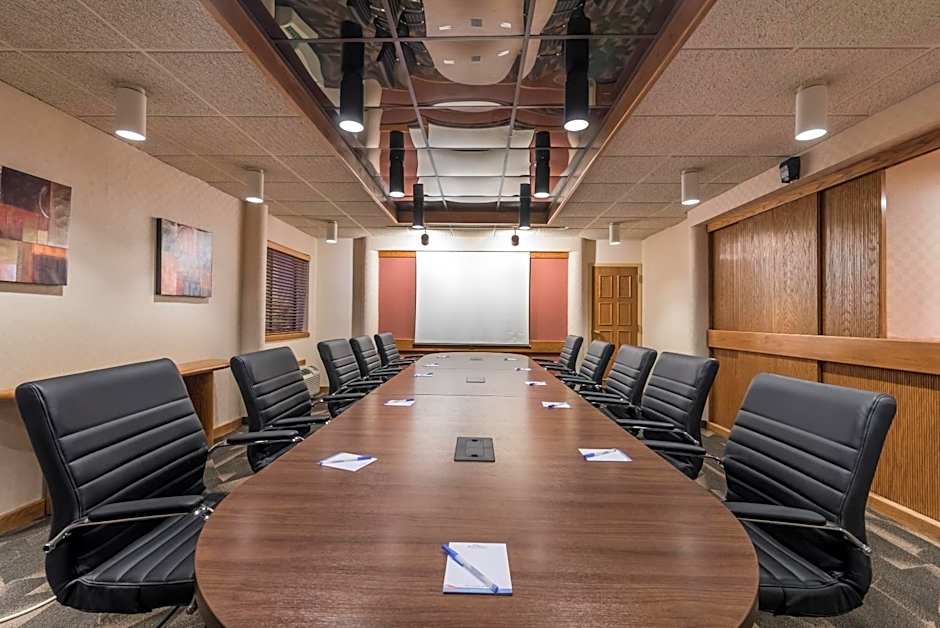 Ramada by Wyndham Fargo