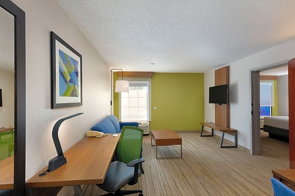 Holiday Inn Express & Suites Milton East I-10