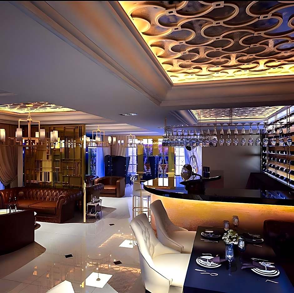 6th Avenue Surin Beach