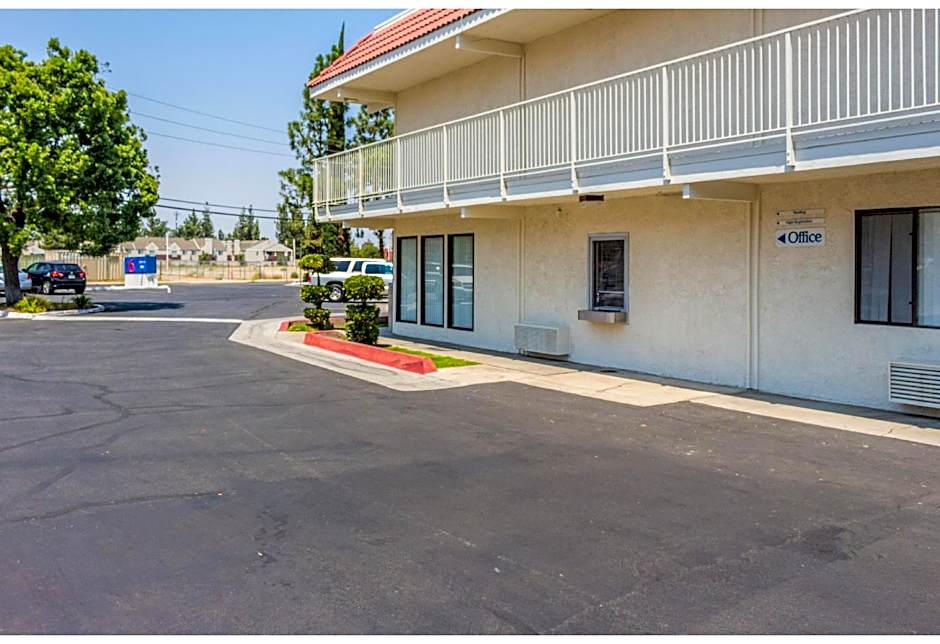 Motel 6-Bakersfield, CA - Convention Center