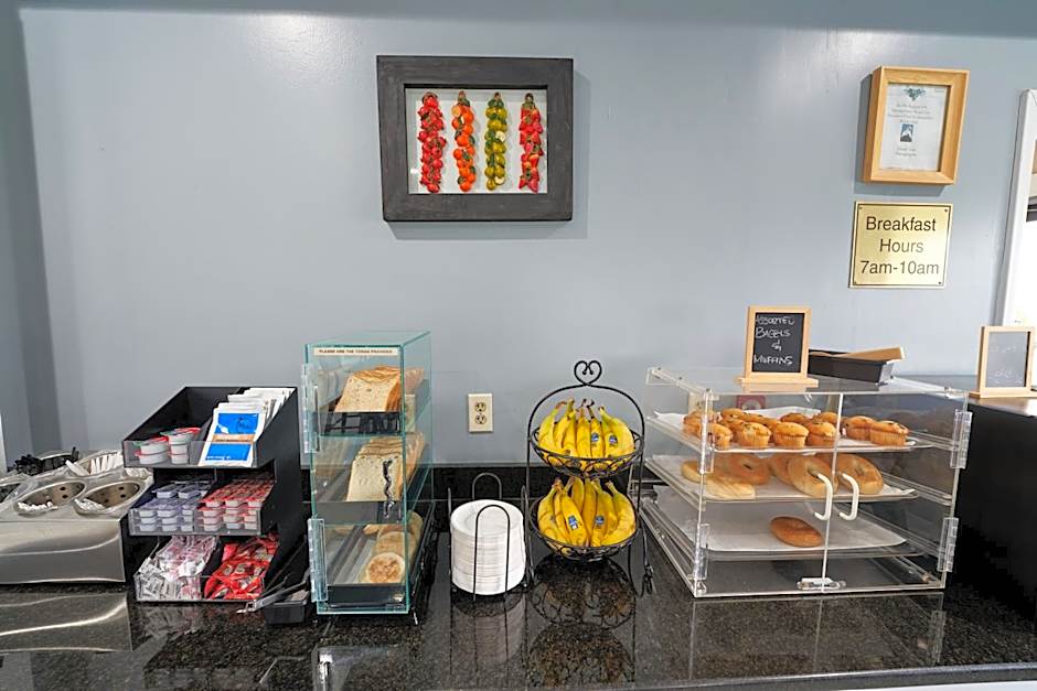 Admiralty Inn & Suites - a Red Collection Hotel