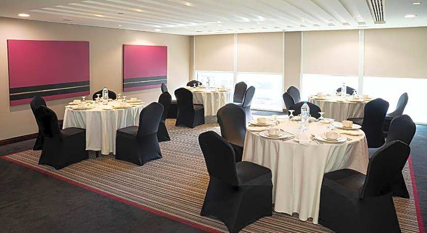 Centro Al Manhal by Rotana