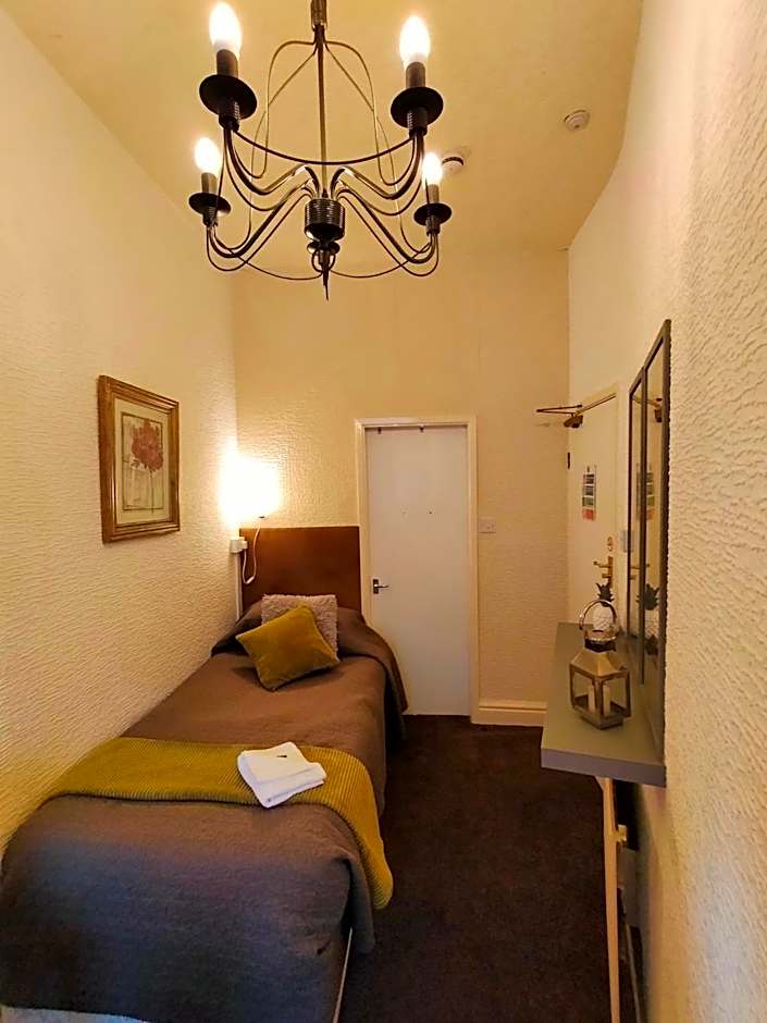 Hotel Babylon – Blackpool