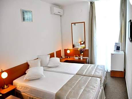 Standard Twin Room with Balcony