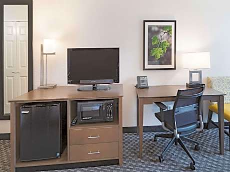 Double Room with Two Double Beds - Mobility/Hearing Accessible - Non-Smoking