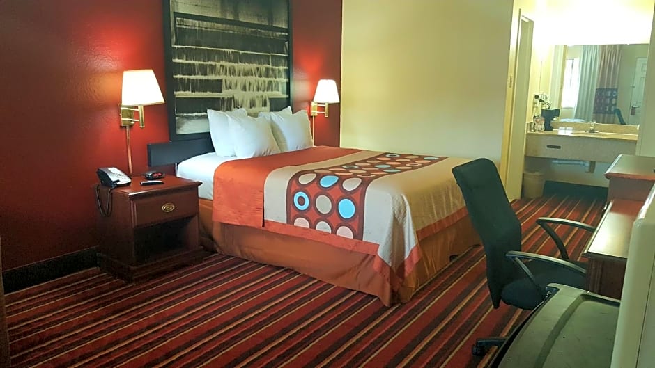Super 8 by Wyndham Temple S. General Bruce