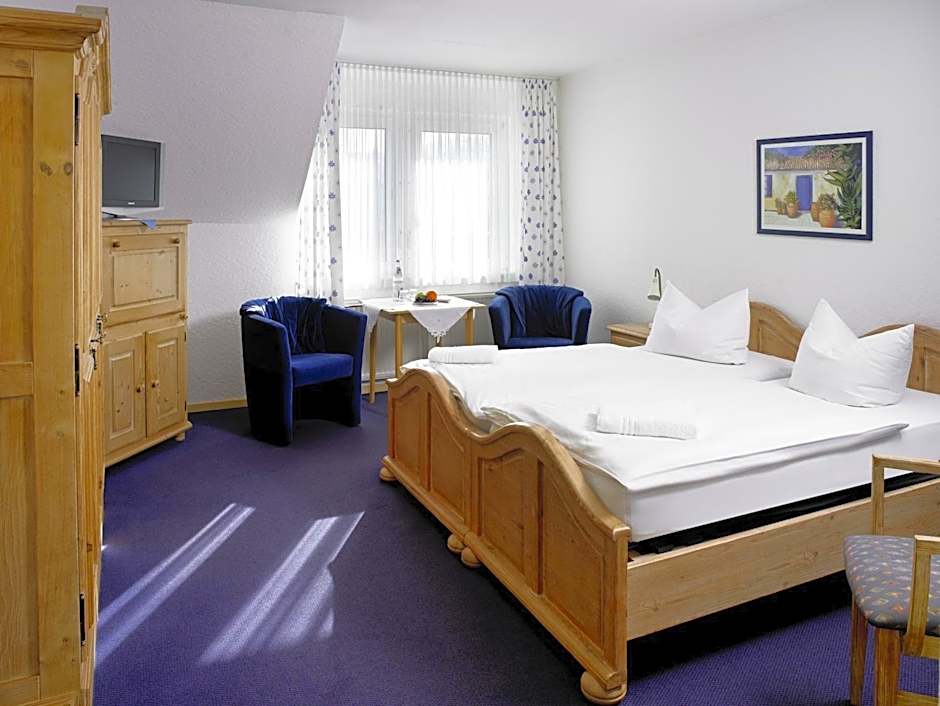 Photo 1 of 4 of Double Room